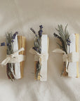 Palo Santo mit Selenit und Lavendel drei Stück nebeneiander