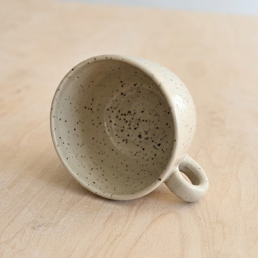 Henkeltasse mit Spots