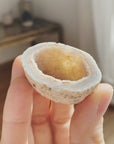 Achat Geode auch Glücksnuss Edelstein Kristall klein in der Hand Shop Hulda
