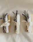 Palo Santo mit Selenit und Lavendel drei Stück nebeneiander